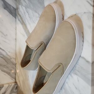 Sorel slip on sneakers sz 9. 5